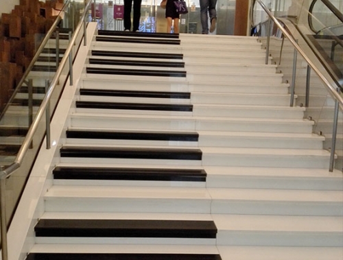 钢琴楼梯